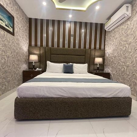 Hotel Croydon International Rawalpindi Exteriör bild