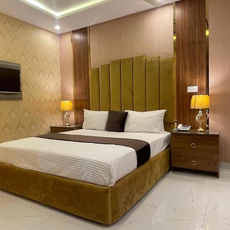 Hotel Croydon International Rawalpindi Exteriör bild