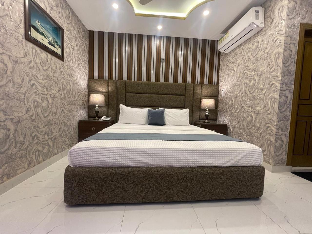 Hotel Croydon International Rawalpindi Exteriör bild