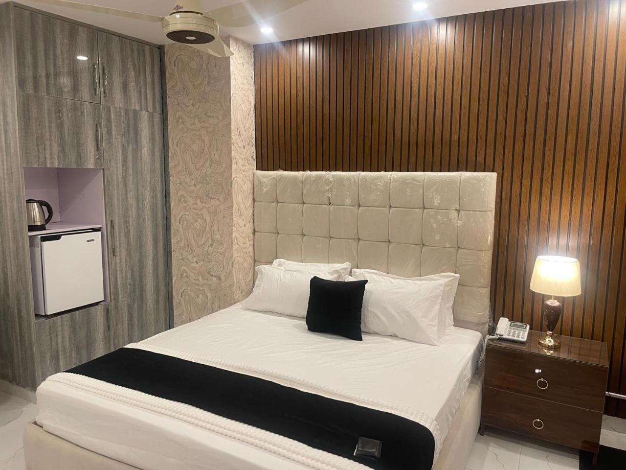 Hotel Croydon International Rawalpindi Exteriör bild
