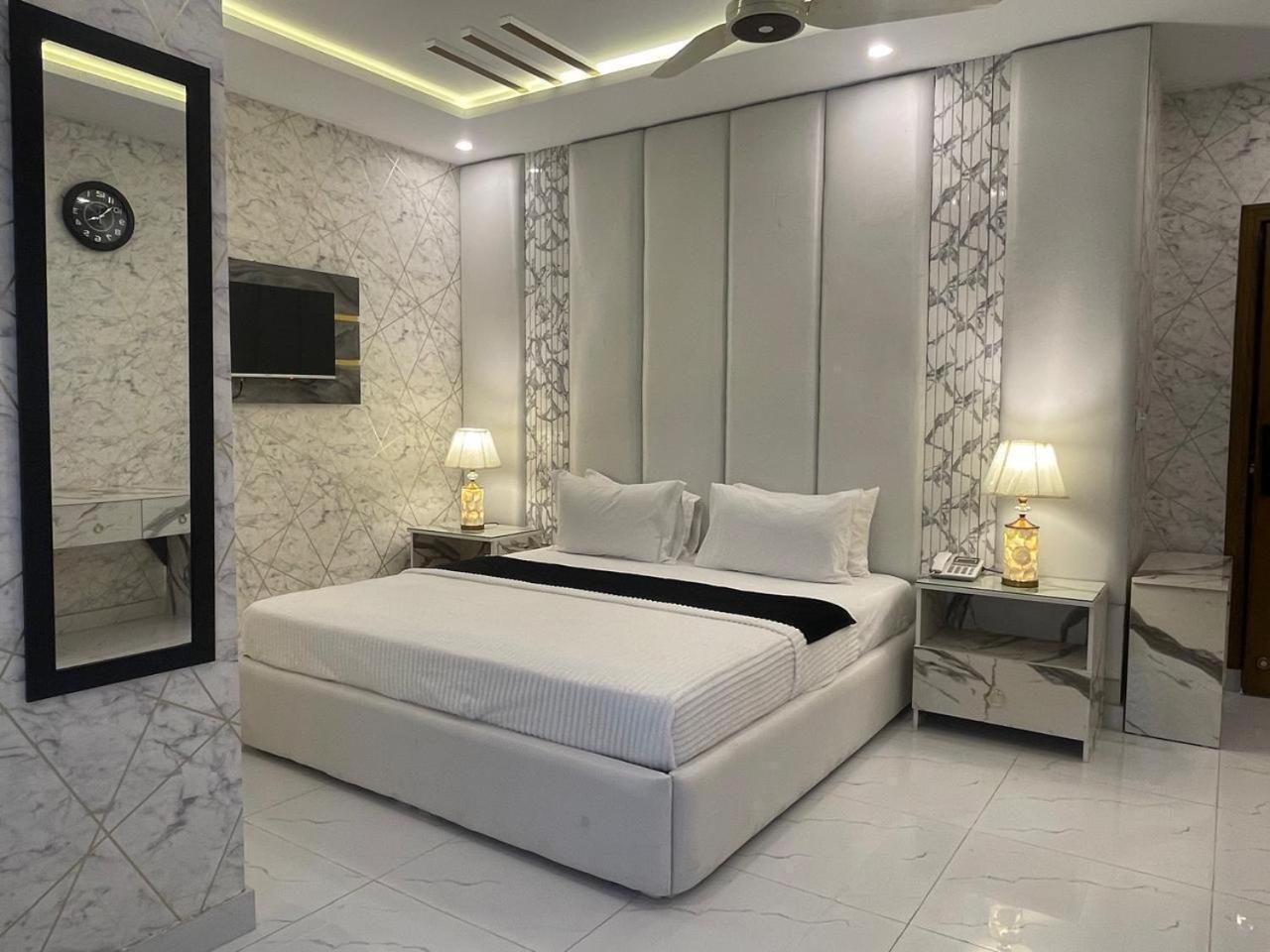 Hotel Croydon International Rawalpindi Exteriör bild