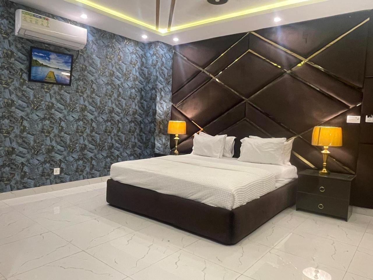 Hotel Croydon International Rawalpindi Exteriör bild