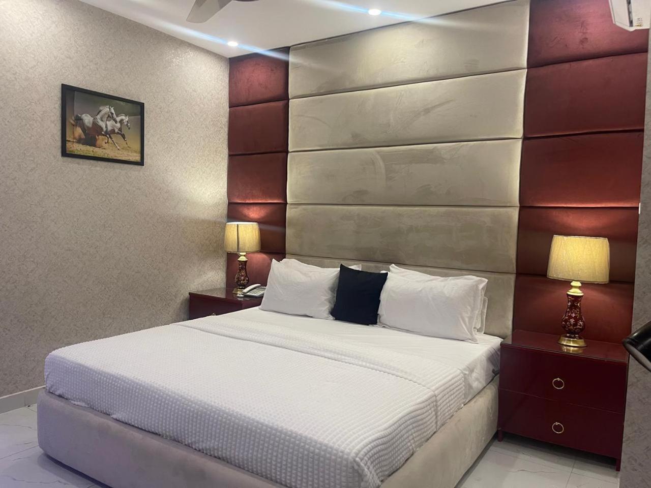 Hotel Croydon International Rawalpindi Exteriör bild
