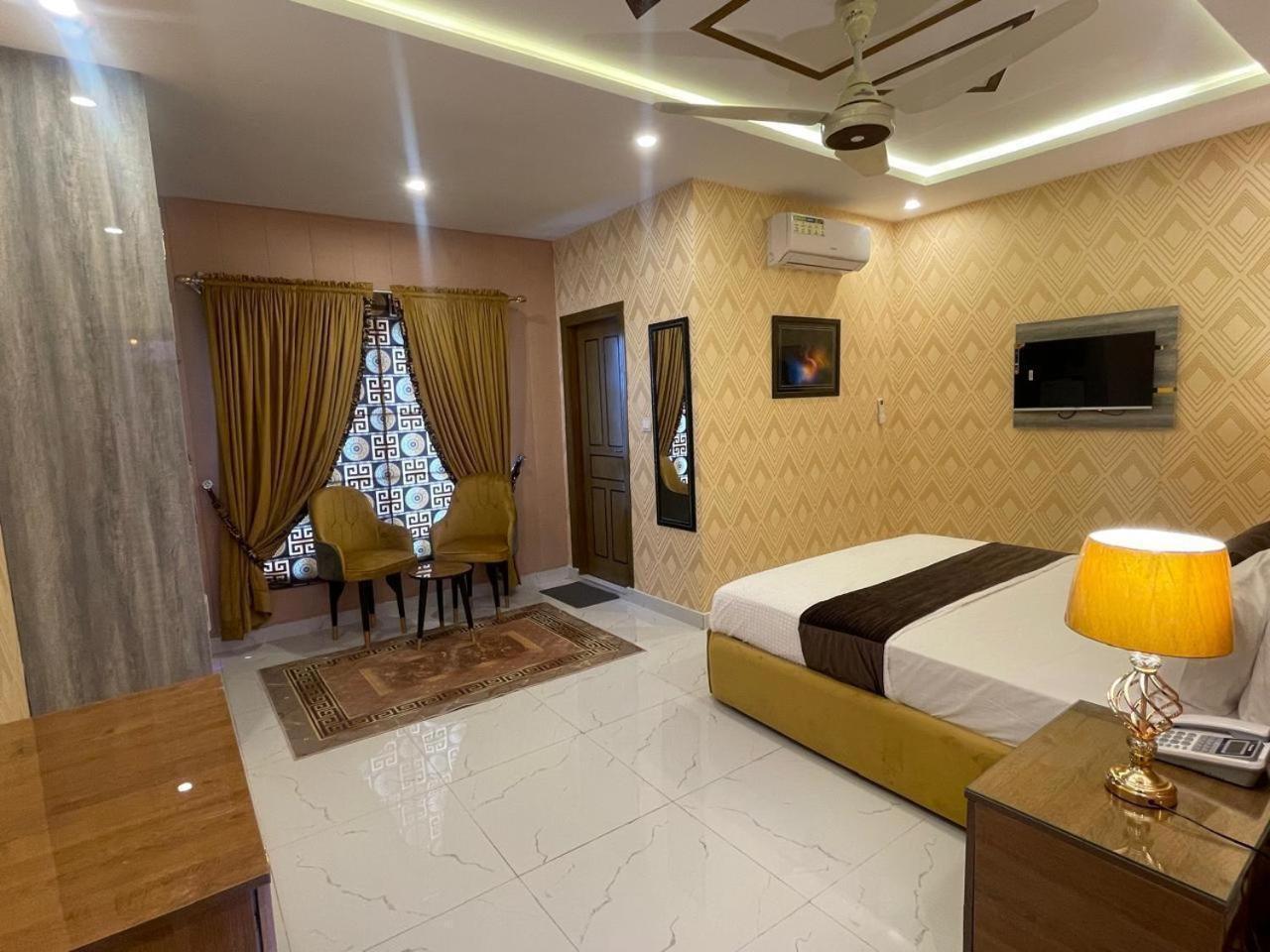 Hotel Croydon International Rawalpindi Exteriör bild