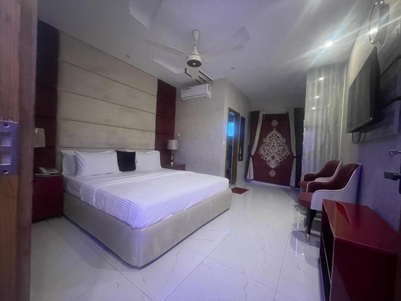 Hotel Croydon International Rawalpindi Exteriör bild